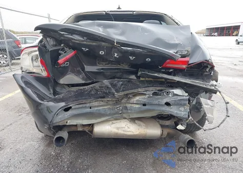 2013 Volvo S60 T6/T6 Platinum/T6 Premier Plus/T6 R-Design/T6 R-Design Platinum z USA, uszkodzony, nr VIN YV1902FHXD1216271